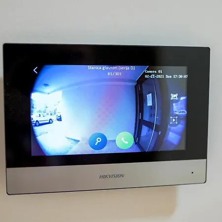 アパート Sun Square トゥズラ