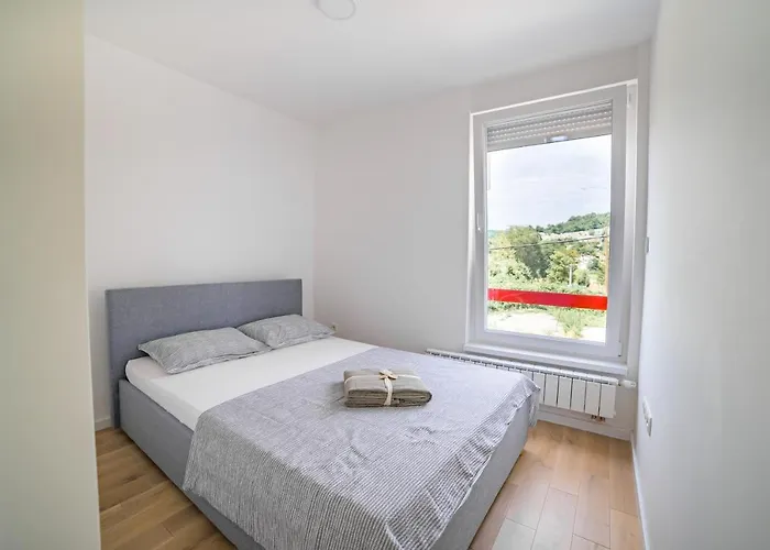 Sun Square アパート トゥズラ