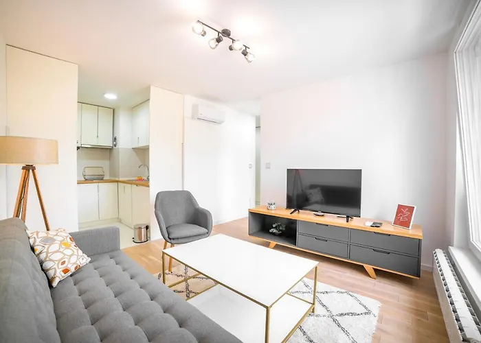 アパート Sun Square トゥズラ