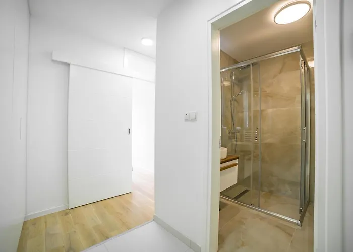 アパート Sun Square トゥズラ