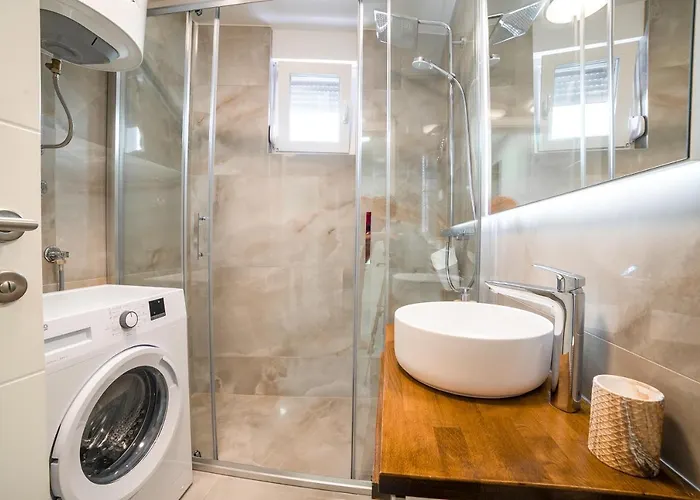 アパート Sun Square トゥズラ