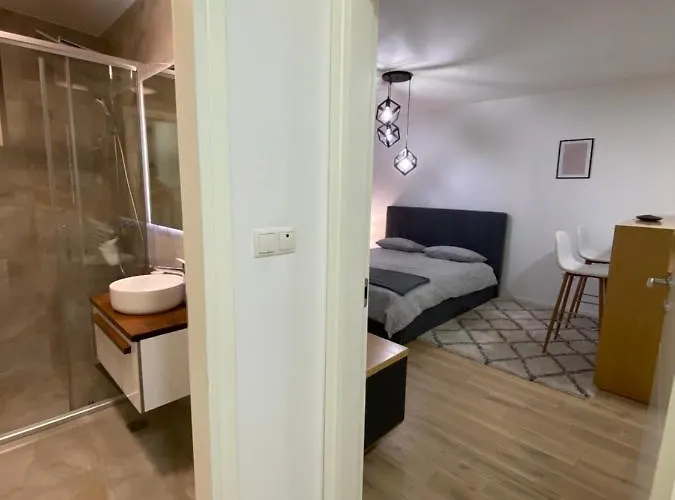 Sun Square アパート トゥズラ