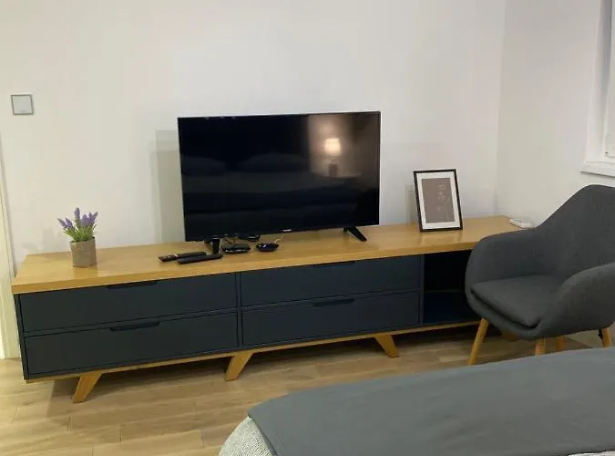 アパート Sun Square トゥズラ